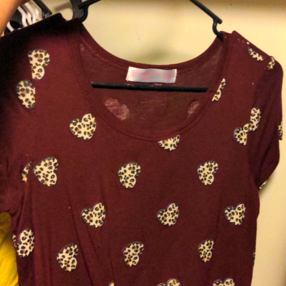 a no boundaries, medium (7-9), maroon shirt